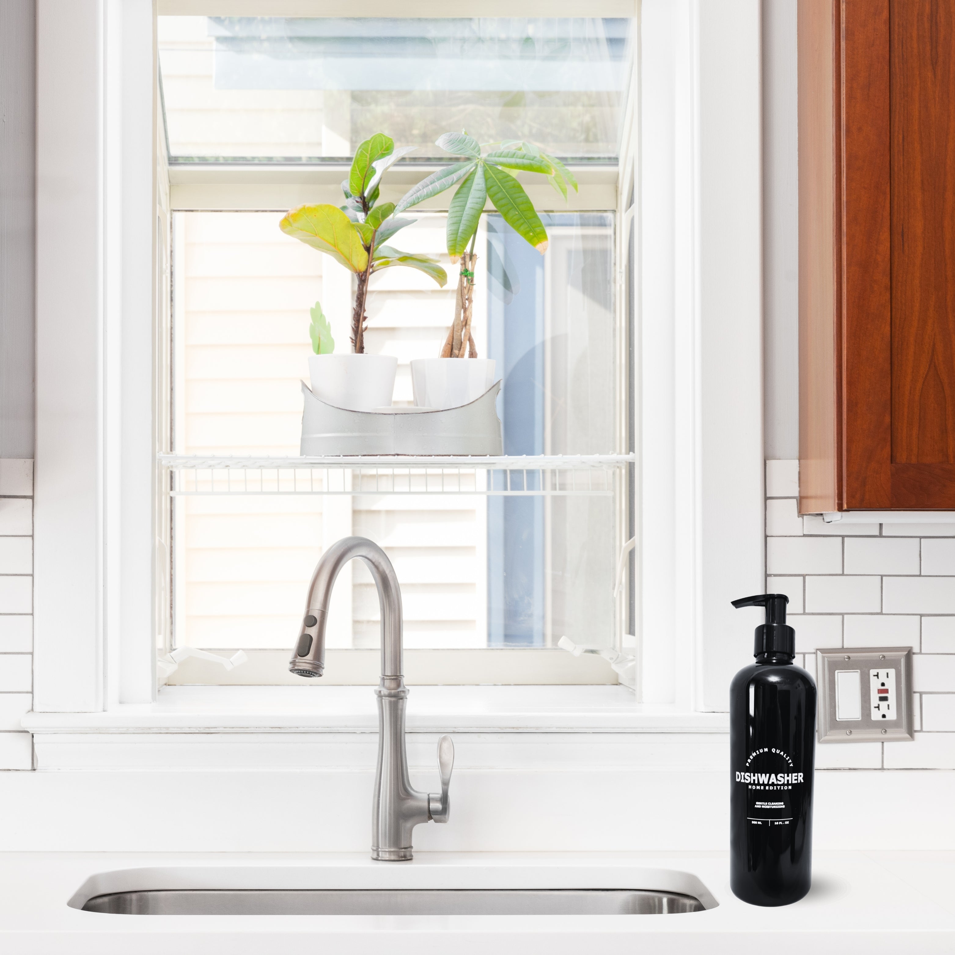 Set de Contenedores Negro con 7 Dispensadores De Líquidos